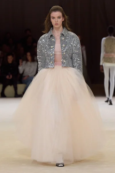Look 28
